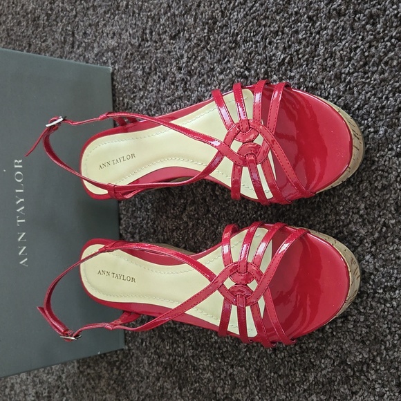 NEW Ann Taylor Pink Platform Sandals 8 - Picture 2 of 6